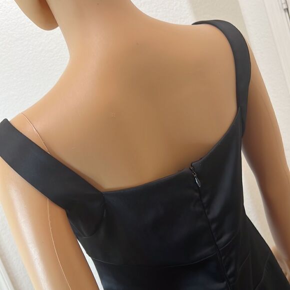 Sangria Size 6 Little Black Dress Body-Con  Slimming Back Slit - Picture 7 of 10